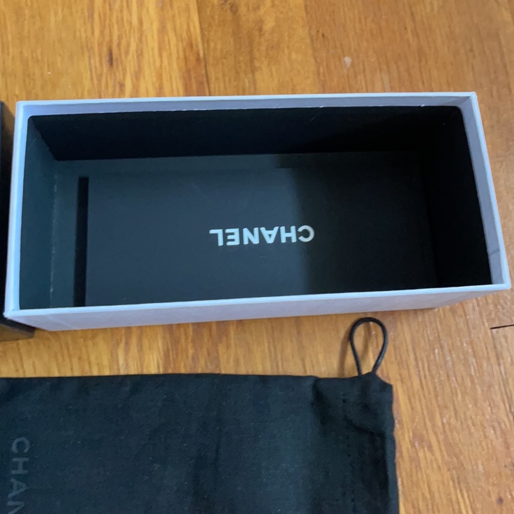 100% authentic Chanel sunglasses case - Picture 5 of 6